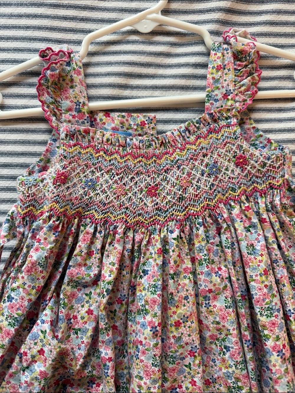 Anavini 12mo Smocked bubble floral